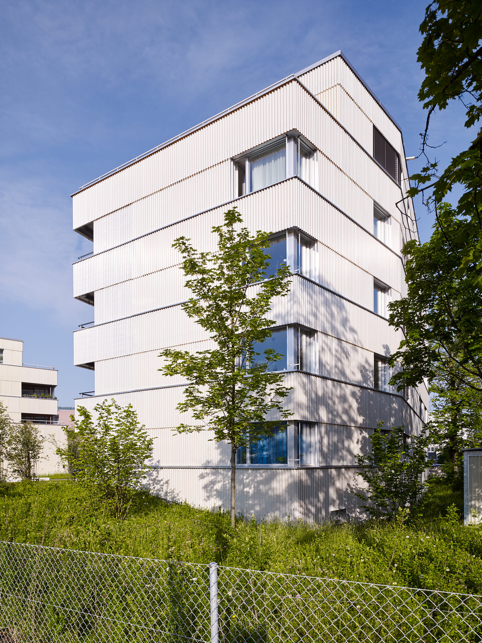 E15551 Alpa 050945 SCREEN